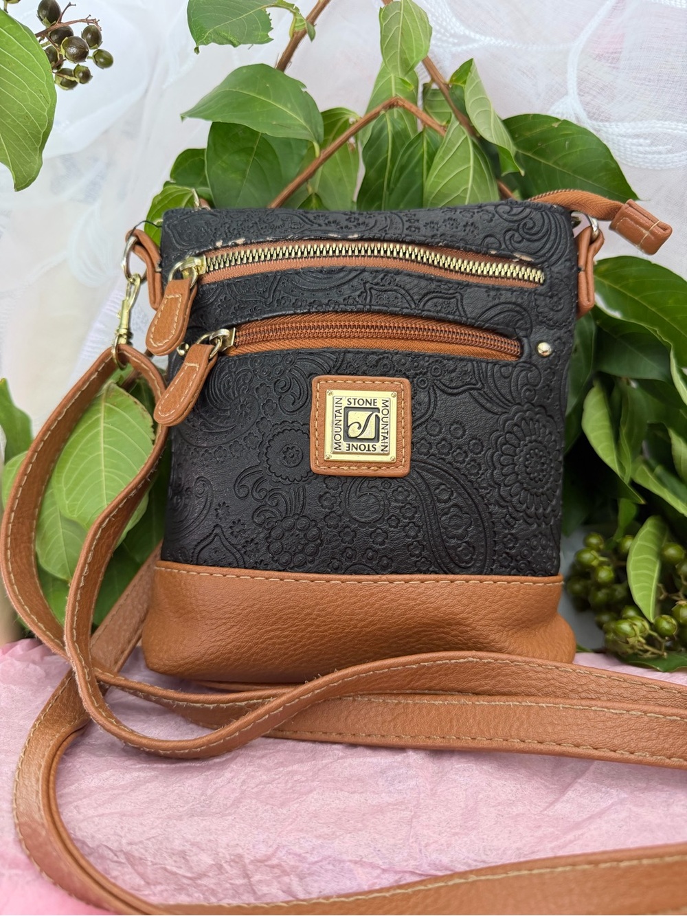 Stone Mountain Accessories Black & Tan Embossed Crossbody Bag